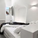 Elegant Santorini House 3 Bedroom Caldera View-outdoor Hot Villa