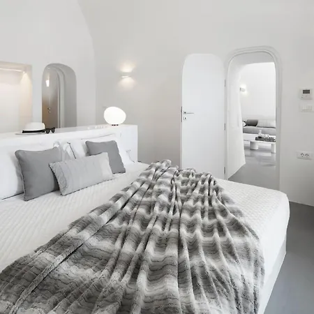 Elegant Santorini House 3 Bedroom Villa Caldera View-Hottub *