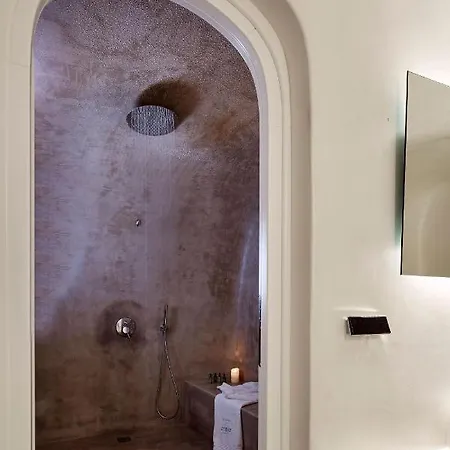 Elegant Santorini House 3 Bedroom Villa Caldera View-Hottub Tholos (Santorini)