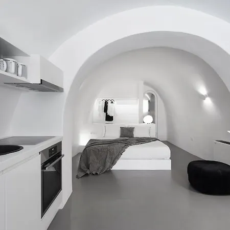 Elegant Santorini House 3 Bedroom Caldera View-hottub *