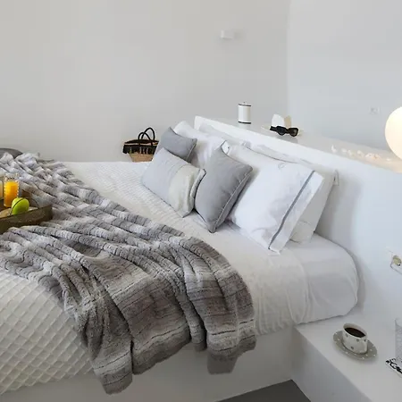 Elegant Santorini House 3 Bedroom Caldera View-hottub *