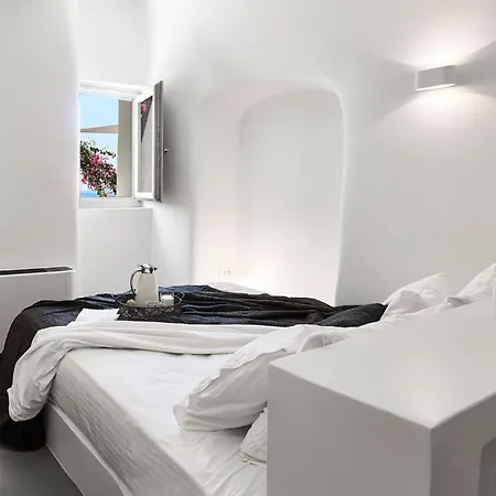 Elegant Santorini House 3 Bedroom Villa Caldera View-Hottub Villa *