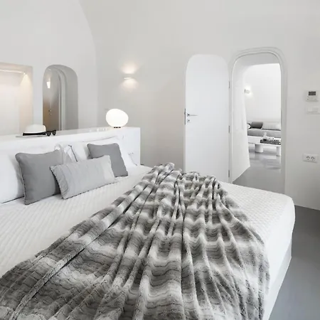 Villa Elegant Santorini House 3 Bedroom Villa Caldera View-Hottub *