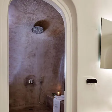 Elegant Santorini House 3 Bedroom Caldera View-hottub