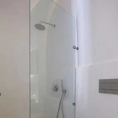 Elegant Santorini House 3 Bedroom Caldera View-hottub