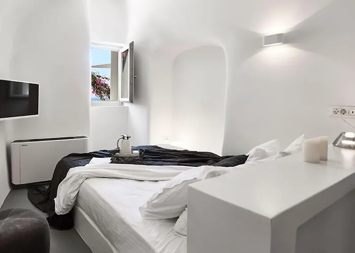 Elegant Santorini House 3 Bedroom Caldera View-outdoor Hot Villa