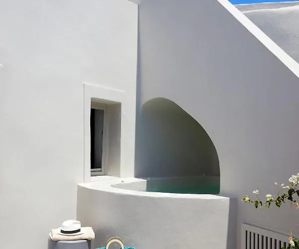 Elegant Santorini House 3 Bedroom Caldera View-outdoor Hot Villa
