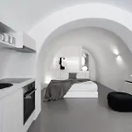 Elegant Santorini House 3 Bedroom Caldera View-outdoor Hot Tholos (Santorini)